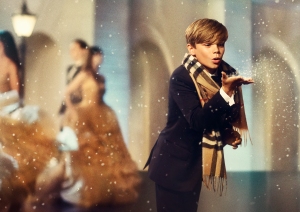 2. Burberry Festive Campaign (PRIVATE AND CONFIDENTIAL - ON EMBARGO 9PM UK TIME 3 NOVEMBER)